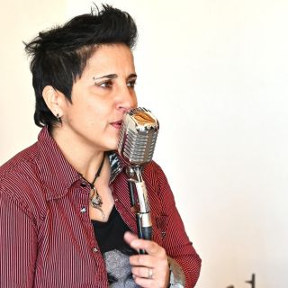 Chanteuse cérémonie laïque - © Soma Studio Photographie Chanteuse cérémonie laïque - © Soma Studio Photographie