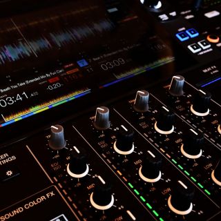 Contrôleur Pioneer alpha theta matériels sonorisation - © Soma Studio Photographie