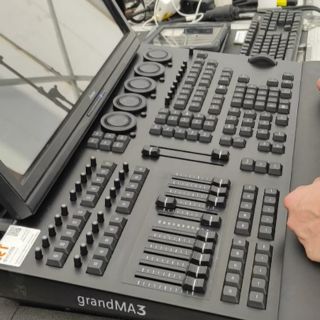 Evenement Pro soirée entreprise, inauguration, dj set, piste de danse, effets lumières Evenement Pro soirée entreprise, inauguration, dj set, piste de danse, effets lumières