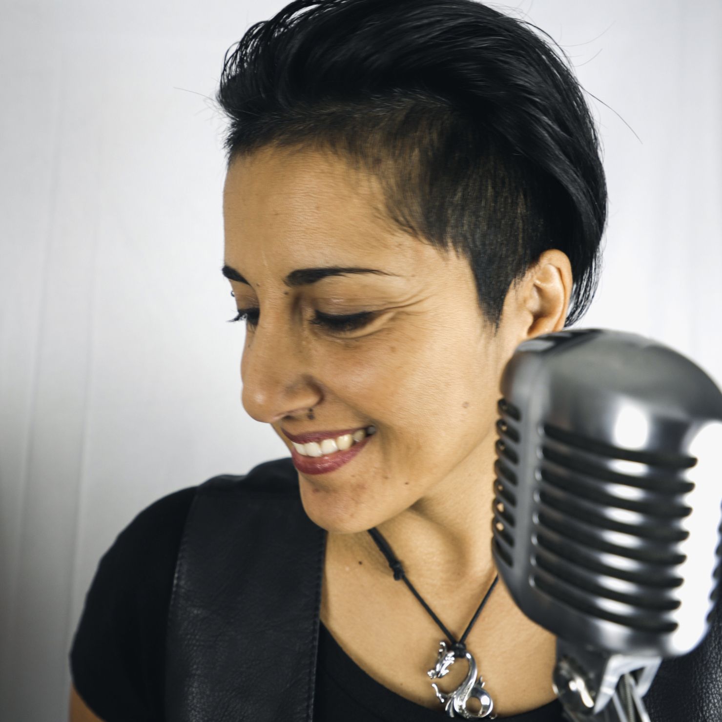 Prisca chanteuse cocktail vin d'honneur et fondatrice de Priscamusic 